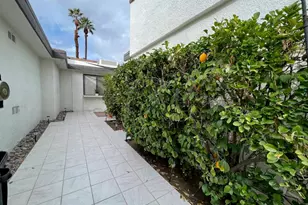 137 S Torremolinos, Rancho Mirage, CA 92270 - Photo 9