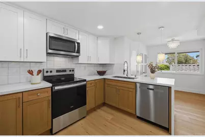 94 Kingston Ct W, Coronado, CA 92118 - Photo 11
