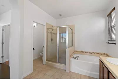 4428 W Pinsapo Drive, Fresno, CA 93722 - Photo 31