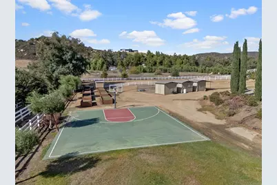 37789 Avenida La Cresta, Murrieta, CA 92562 - Photo 13