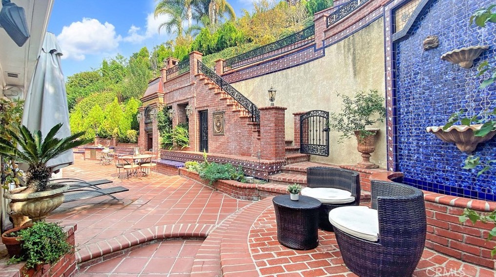 140 Thurston Ave, Los Angeles CA  90049-2422 exterior