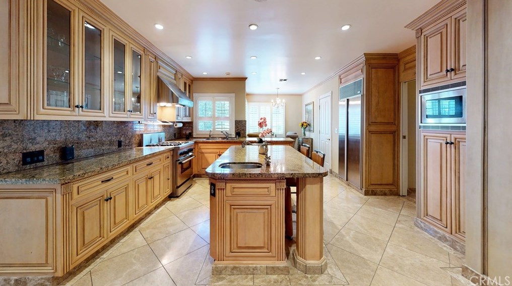 140 Thurston Ave, Los Angeles CA  90049-2422 exterior