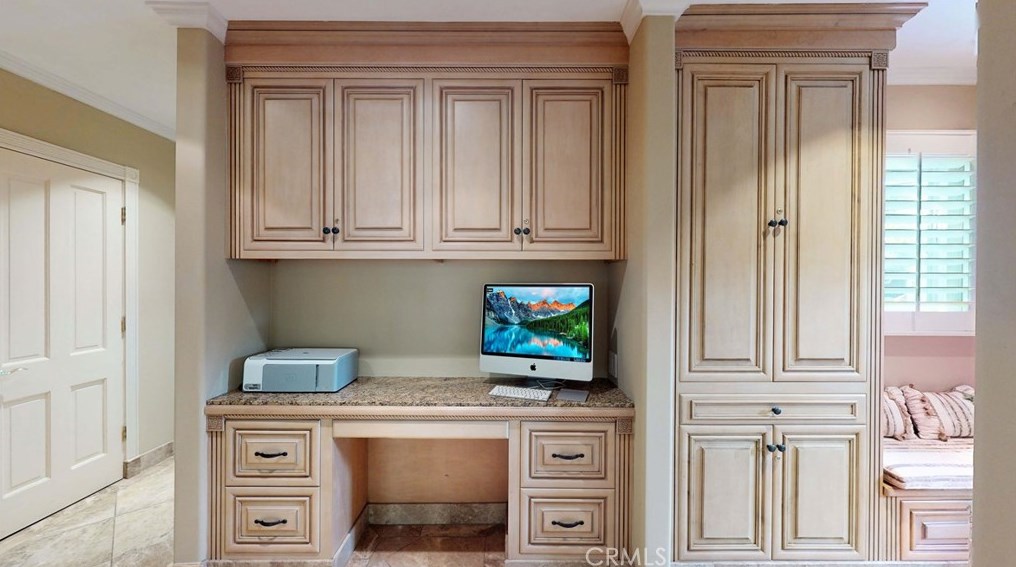 140 Thurston Ave, Los Angeles CA  90049-2422 exterior