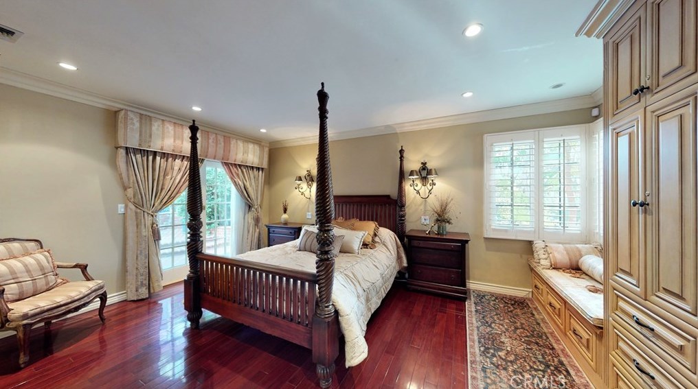 140 Thurston Ave, Los Angeles CA  90049-2422 exterior