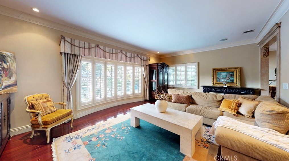 140 Thurston Ave, Los Angeles CA  90049-2422 exterior