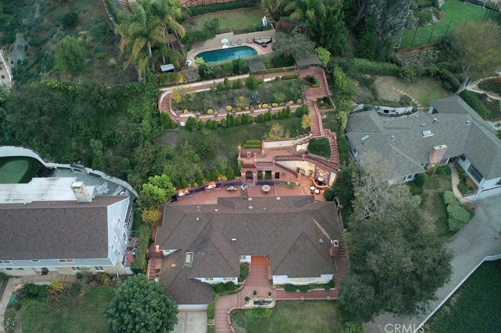 140 Thurston Ave, Los Angeles CA  90049-2422 exterior