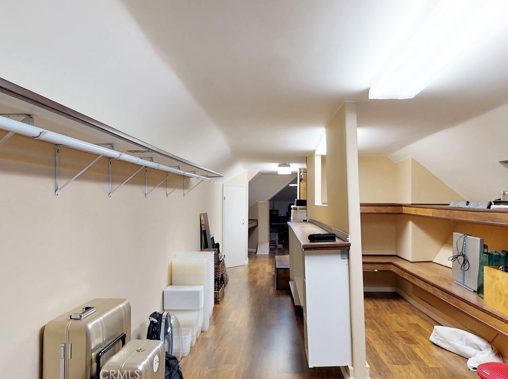 140 Thurston Ave, Los Angeles CA  90049-2422 exterior