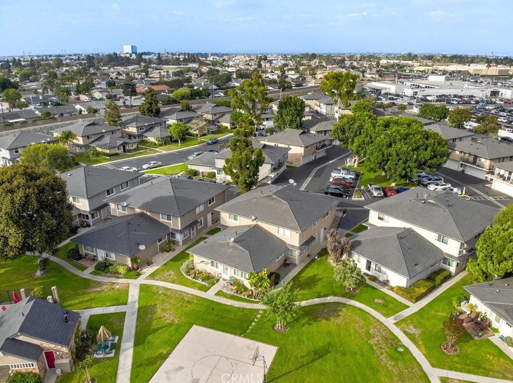 7815 Arbor Cir, Huntington Beach CA  92647-7355 exterior