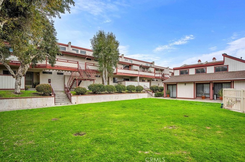 946 220th St, Torrance CA  90502-2201 exterior