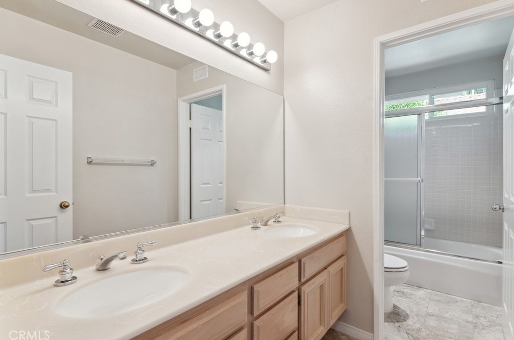 2660 Grandoaks Dr, Thousand Oaks CA 91361-5562 exterior