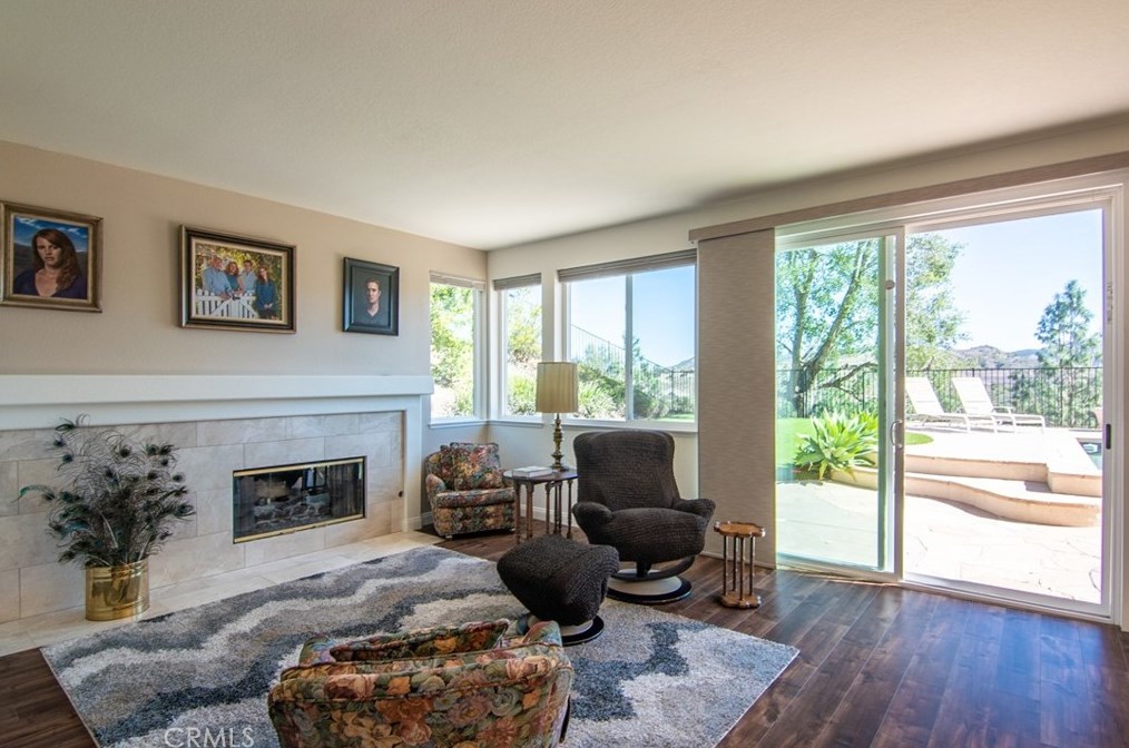 2660 Grandoaks Dr, Thousand Oaks CA 91361-5562 exterior