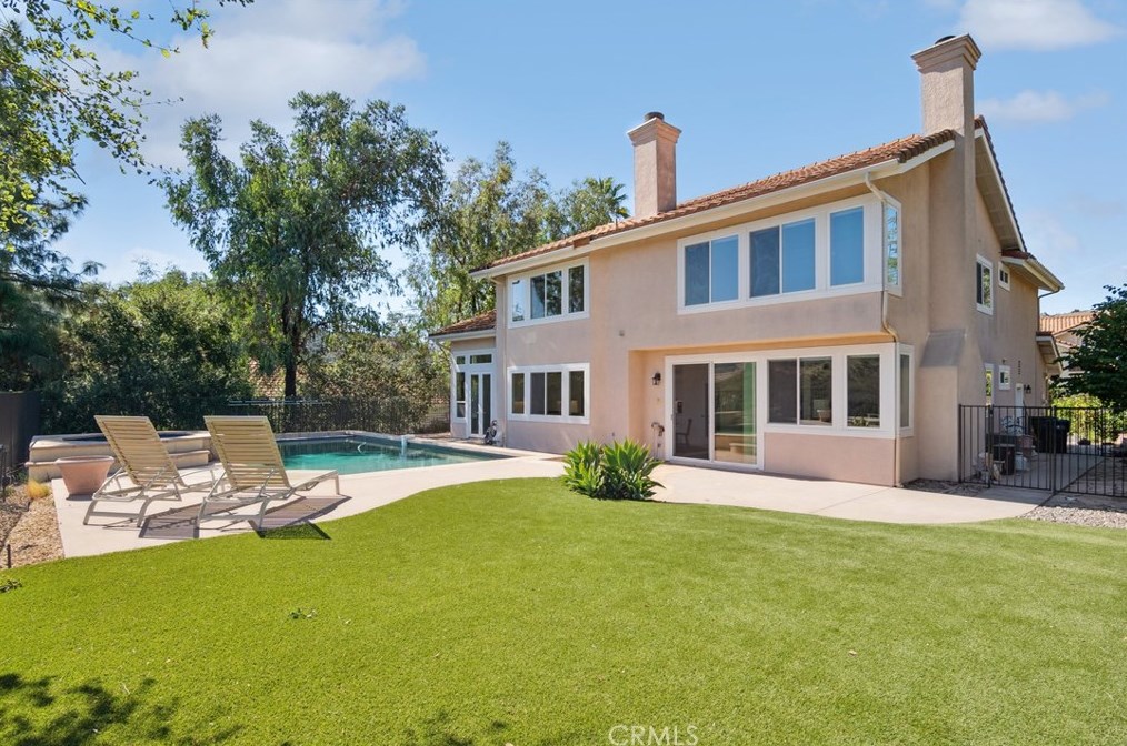 2660 Grandoaks Dr, Thousand Oaks CA 91361-5562 exterior