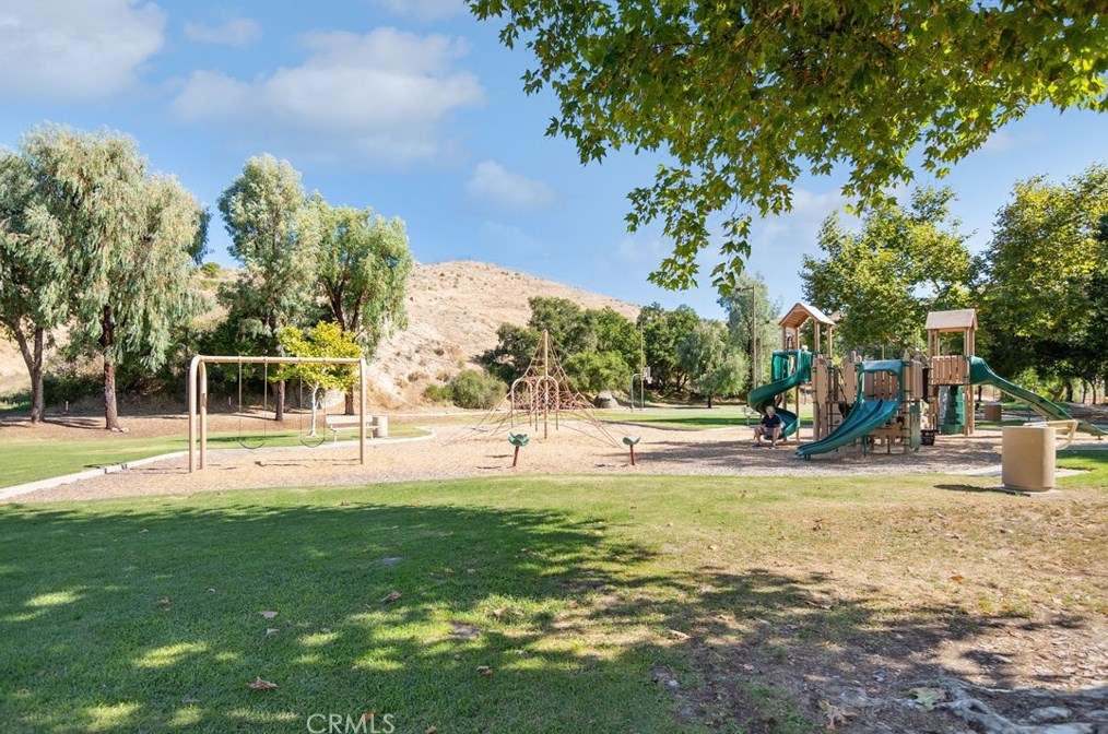 2660 Grandoaks Dr, Thousand Oaks CA 91361-5562 exterior