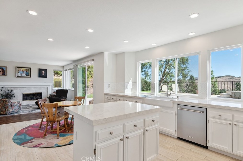 2660 Grandoaks Dr, Thousand Oaks CA 91361-5562 exterior