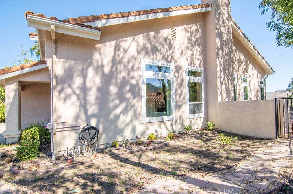 2660 Grandoaks Dr, Thousand Oaks CA 91361-5562 exterior