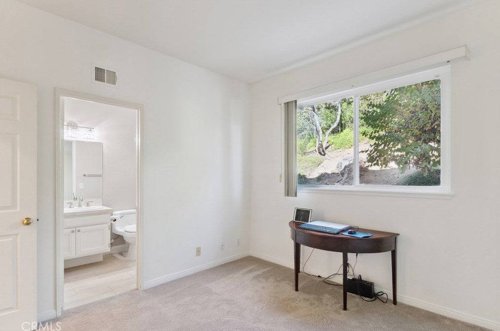 2660 Grandoaks Dr, Thousand Oaks CA 91361-5562 exterior