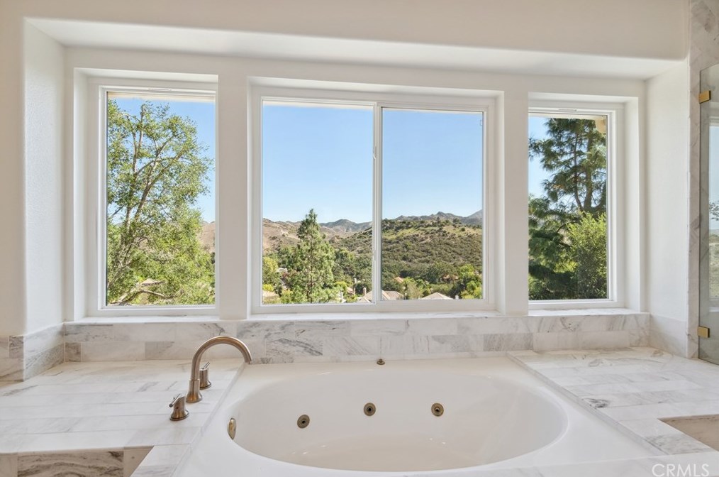 2660 Grandoaks Dr, Thousand Oaks CA 91361-5562 exterior