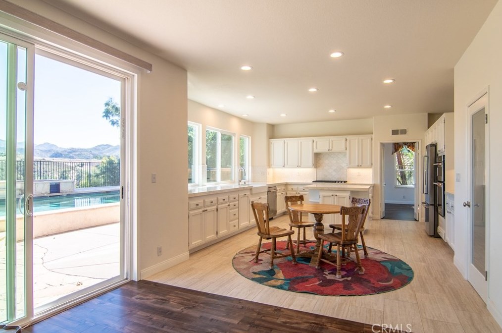 2660 Grandoaks Dr, Thousand Oaks CA 91361-5562 exterior