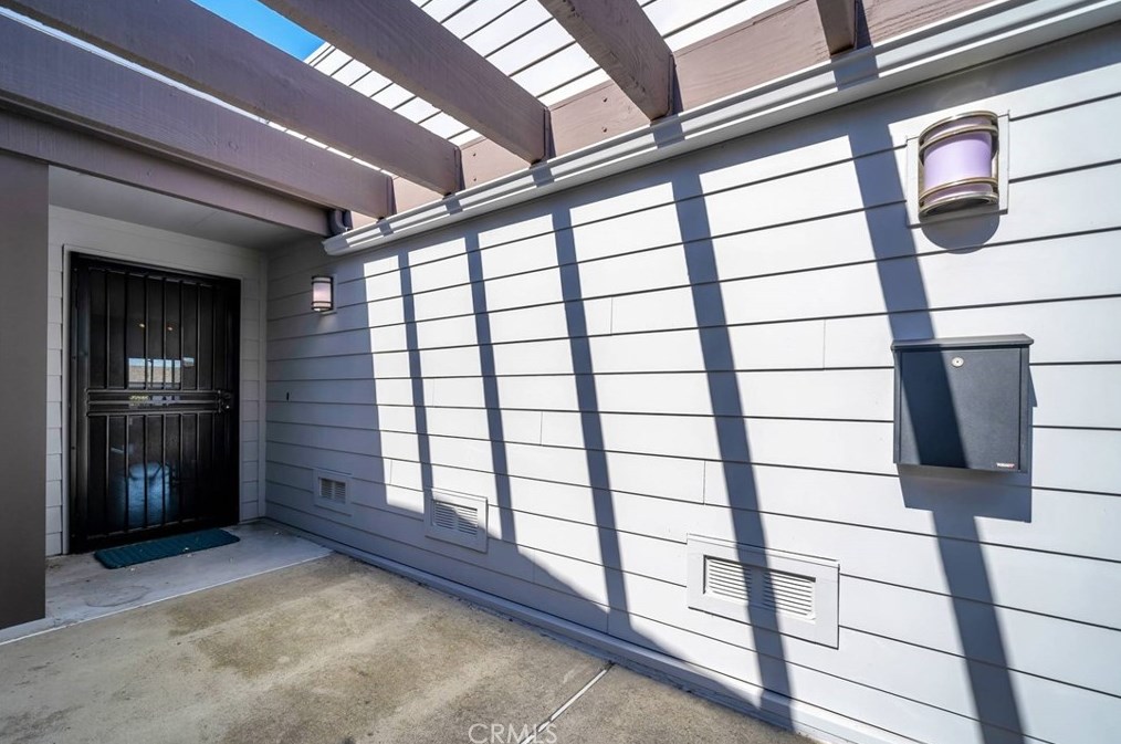 169 Calle Mayor, Redondo Beach CA  90277-6509 exterior