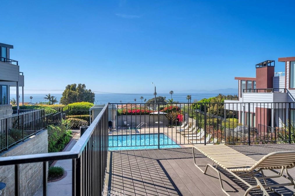 169 Calle Mayor, Redondo Beach CA  90277-6509 exterior