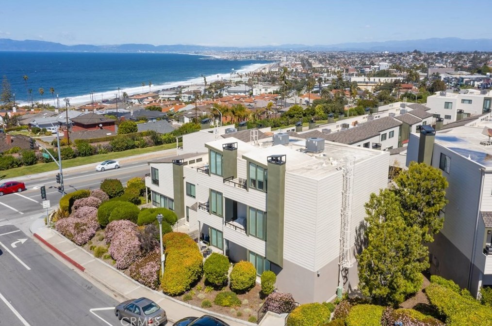169 Calle Mayor, Redondo Beach CA  90277-6509 exterior