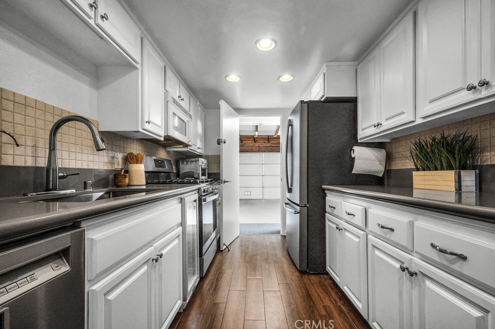 169 Calle Mayor, Redondo Beach CA  90277-6509 exterior