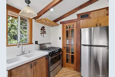 3950 De Longpre Avenue, Los Angeles, CA 90027 - Photo 19