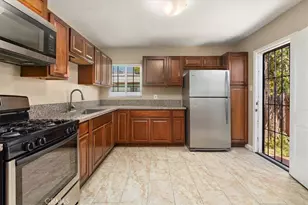 410 E 21st St, Long Beach, CA 90806 - Photo 9