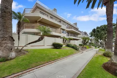 512 Esplanade #303, Redondo Beach, CA 90277 - Photo 3