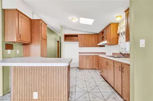 16600 Downey, Paramount, CA 90723 - Photo 5