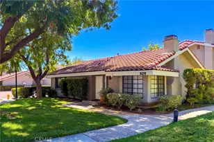 929 Thistlegate, Oak Park, CA 91377 - Photo 1