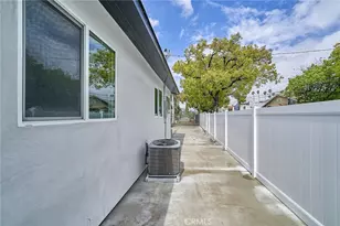 1147 W 39th, Los Angeles, CA 90037 - Photo 25