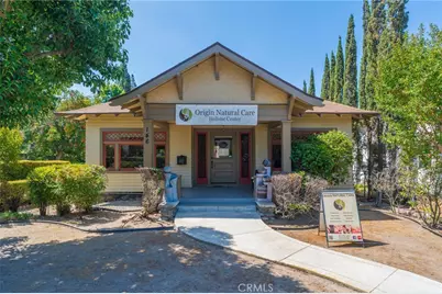 146 E Walnut Avenue, Monrovia, CA 91016 - Photo 3