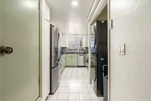 2001 E 21st St, Signal Hill, CA 90755 - Photo 9