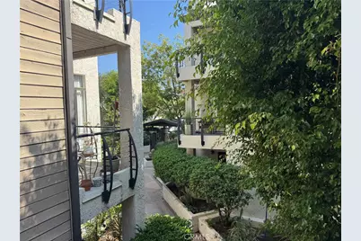 437 E Palm Avenue #207, Burbank, CA 91501 - Photo 3