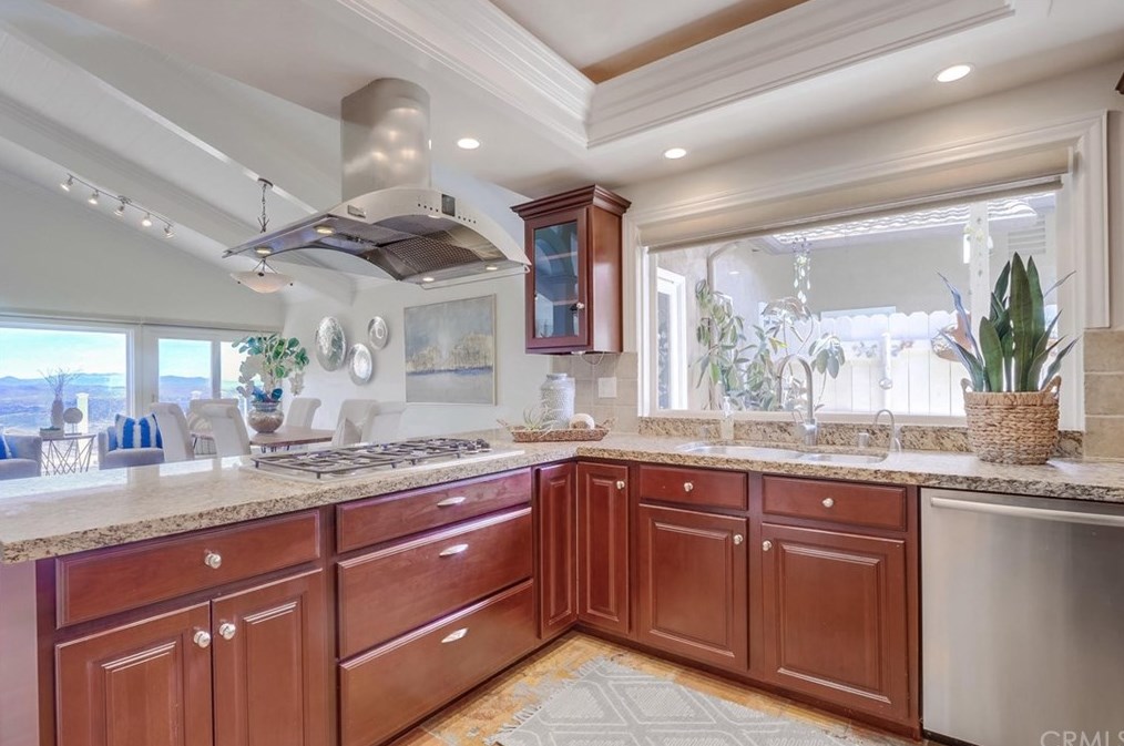 31152 Flying Cloud Dr, Laguna Beach CA  92677-2715 exterior
