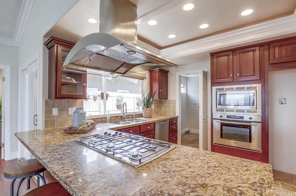 31152 Flying Cloud Dr, Laguna Beach CA  92677-2715 exterior