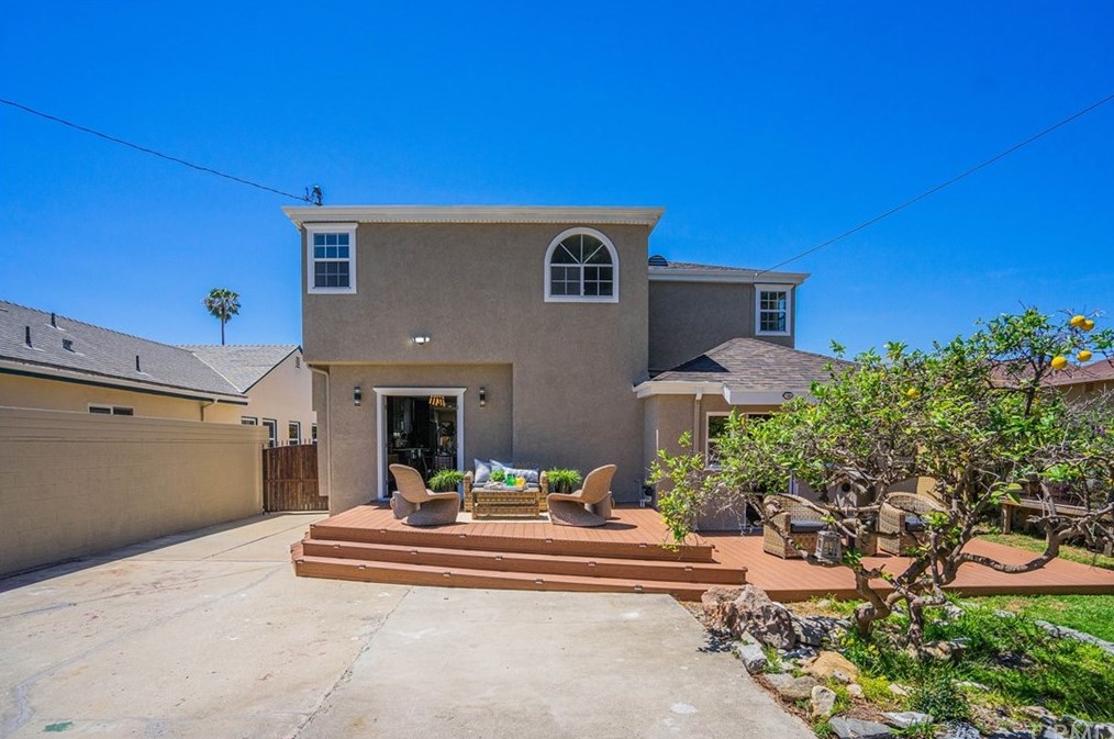 8210 Alverstone Ave, Los Angeles CA  90045-2855 exterior
