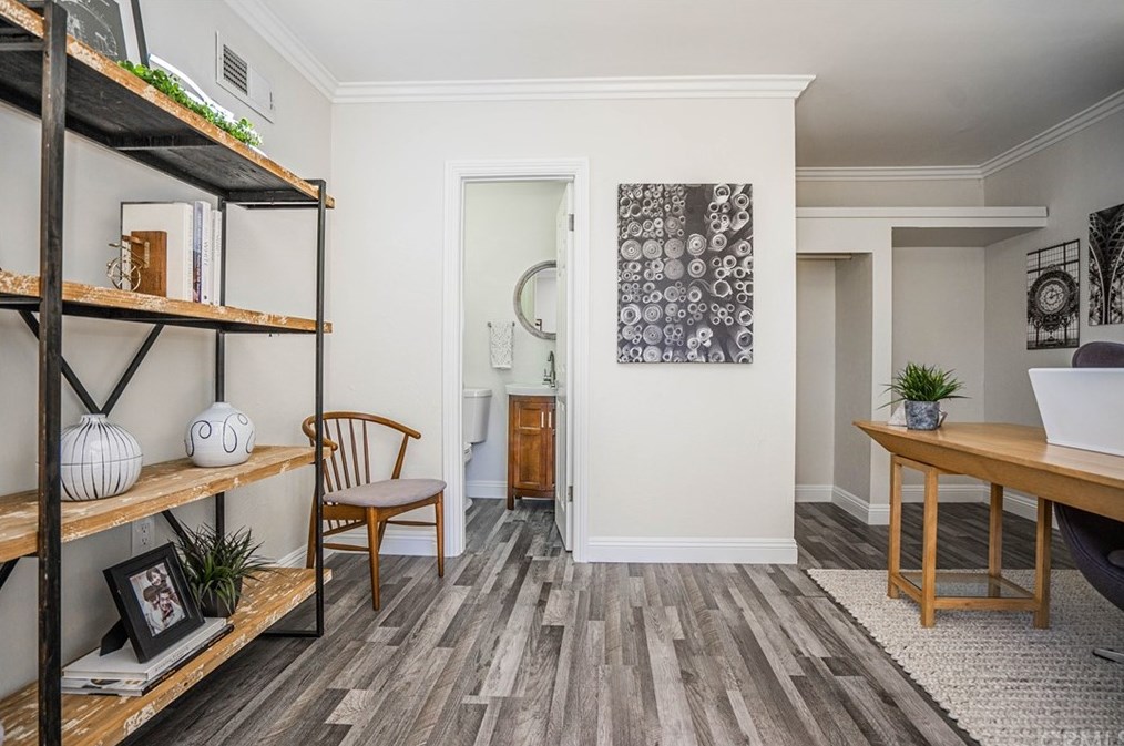 8210 Alverstone Ave, Los Angeles CA  90045-2855 exterior