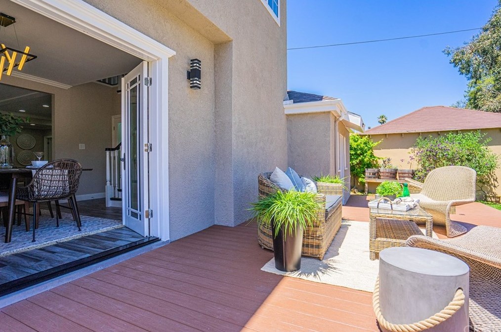 8210 Alverstone Ave, Los Angeles CA  90045-2855 exterior