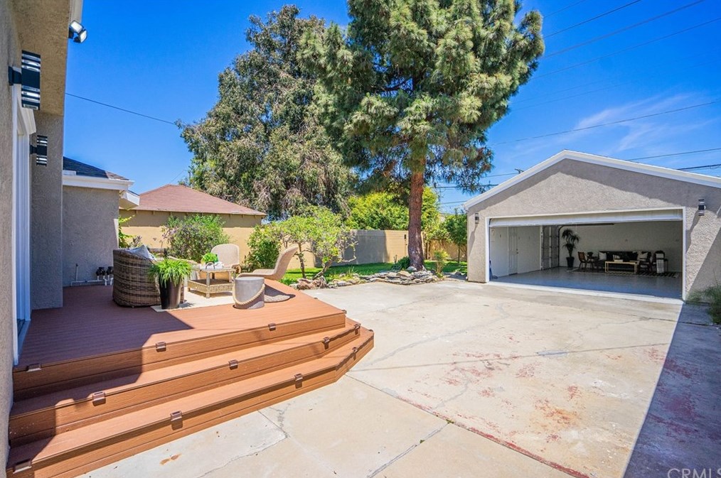 8210 Alverstone Ave, Los Angeles CA  90045-2855 exterior