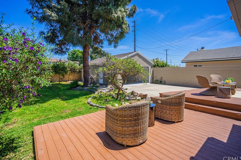 8210 Alverstone Ave, Los Angeles CA  90045-2855 exterior
