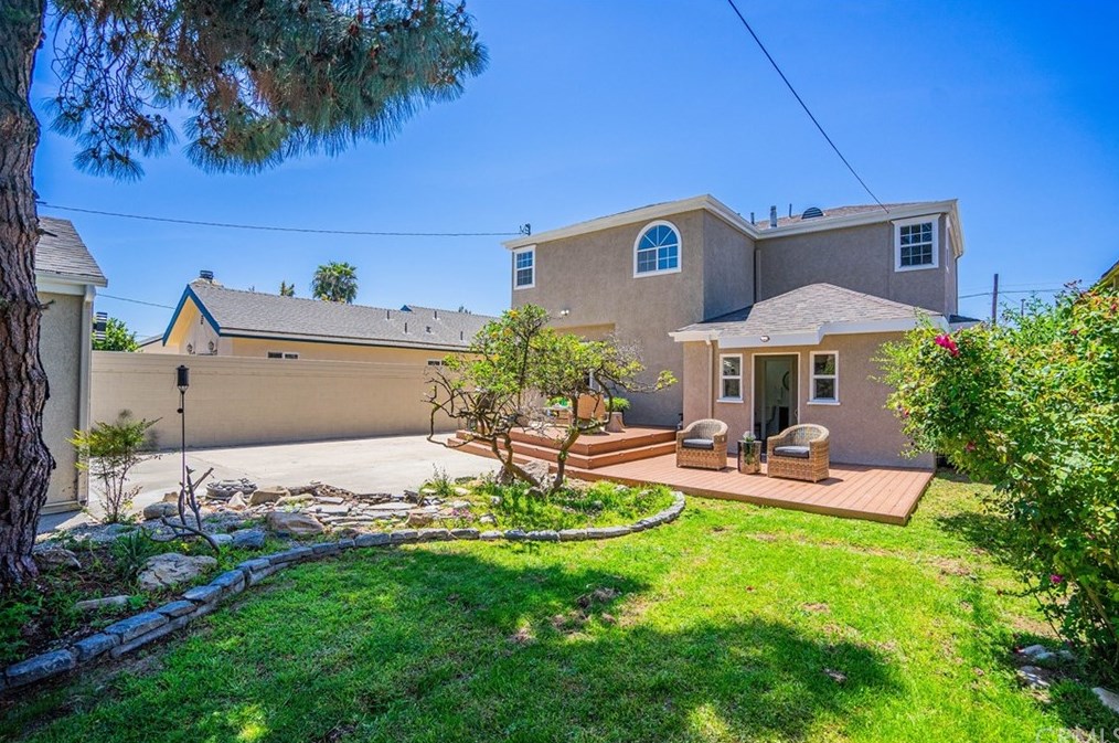 8210 Alverstone Ave, Los Angeles CA  90045-2855 exterior