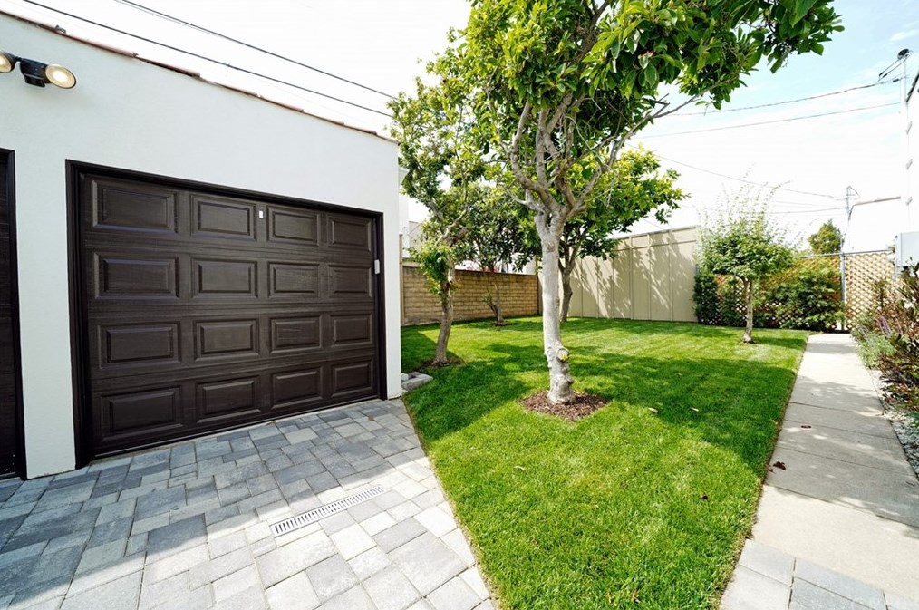 1185 Keniston Ave, Los Angeles CA  90019-1710 exterior
