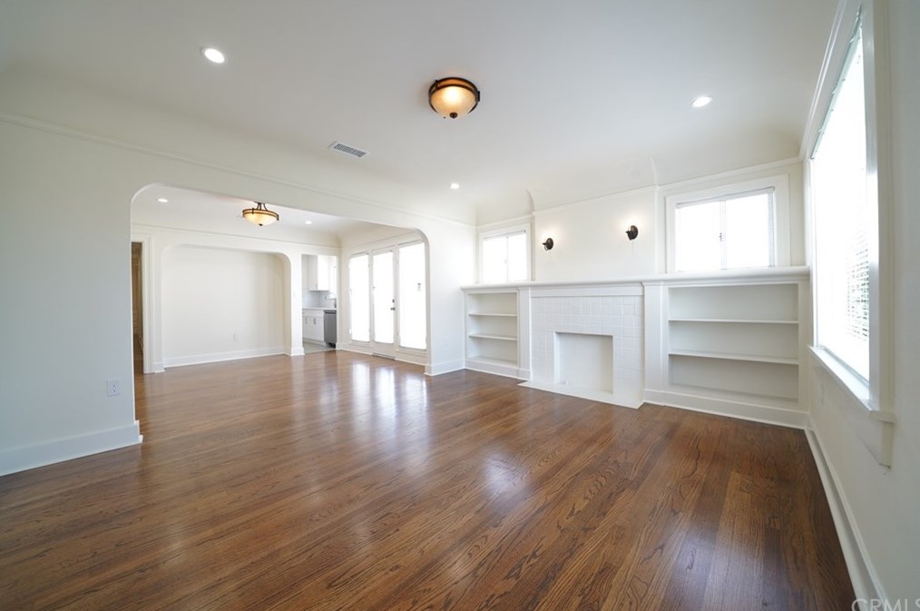 1185 Keniston Ave, Los Angeles CA  90019-1710 exterior