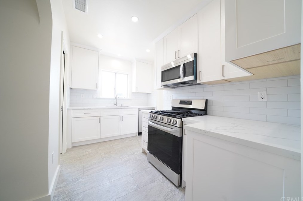 1185 Keniston Ave, Los Angeles CA  90019-1710 exterior