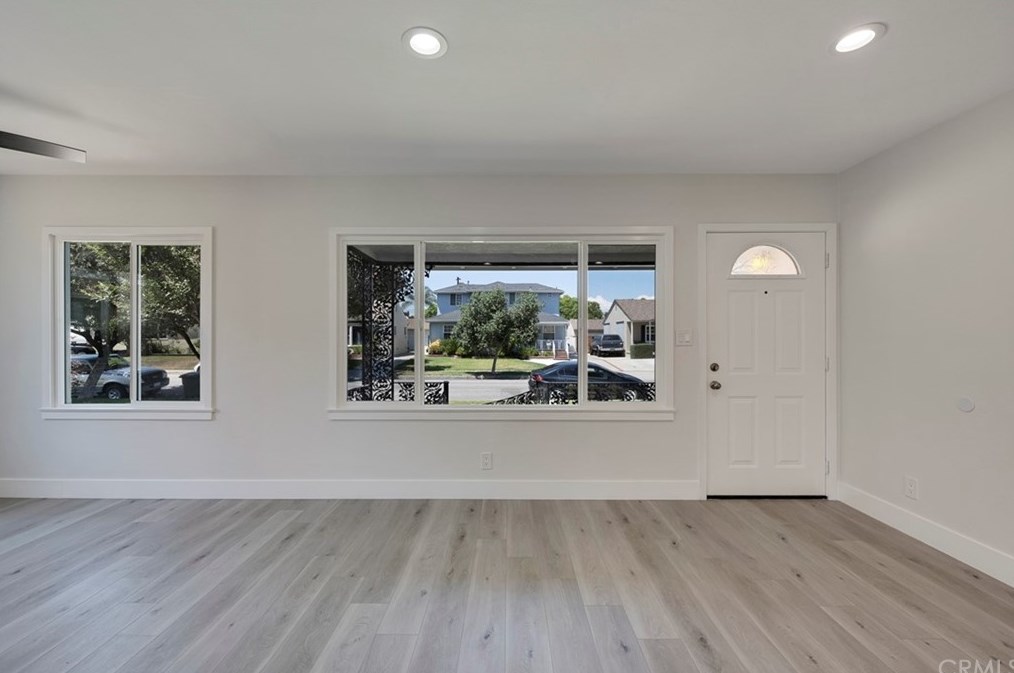 6128 Village Rd, Lakewood CA  90713-3131 exterior