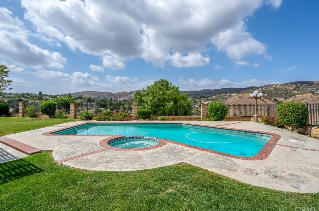 4540 Dorinda Rd, Yorba Linda CA 92887-1800 exterior