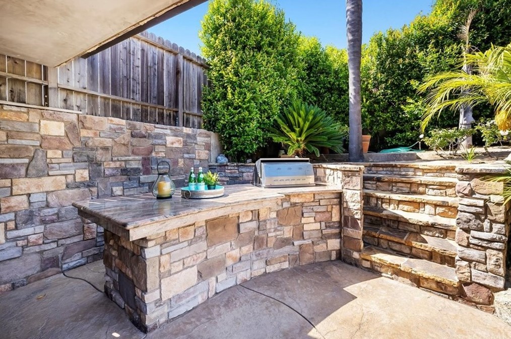 1219 Maple Ave, El Segundo CA  90245-3259 exterior