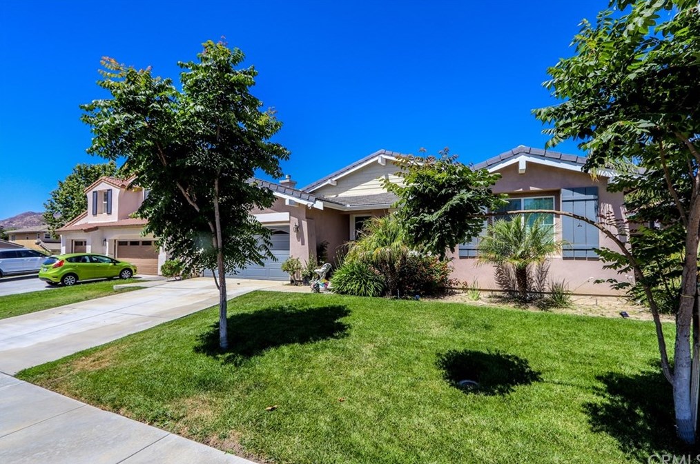 14685 Shady Valley Way, Moreno Valley CA  92555-5736 exterior